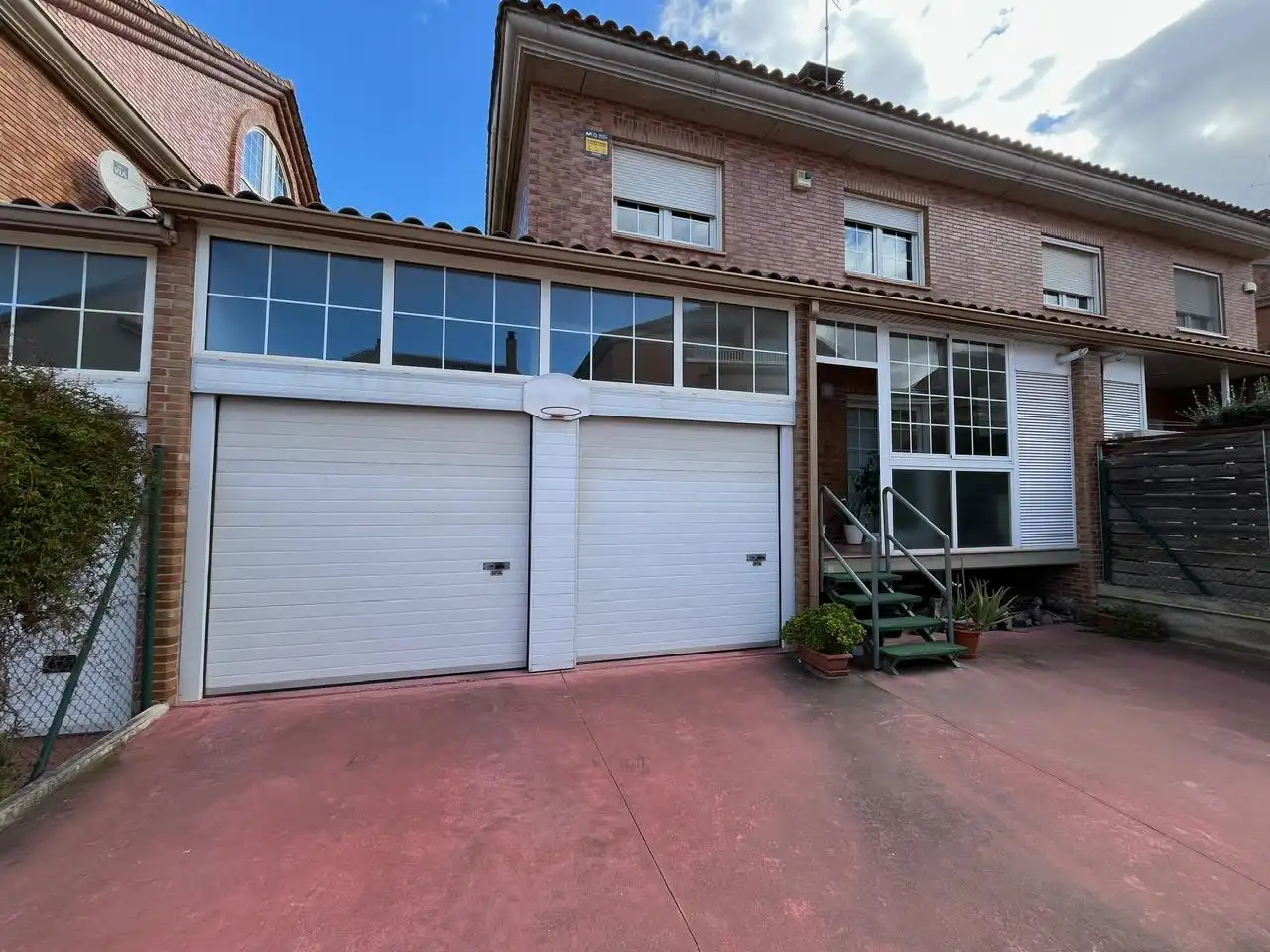 Vista exterior de Casa adosada en venta en Zaragoza con Aire acondicionado, Calefacción y Jardín privado