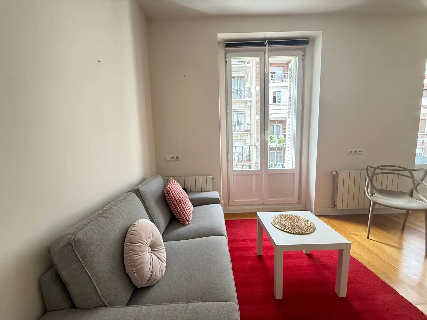 Sala d'estar de Estudi de lloguer en Madrid amb Calefacció i Balcó