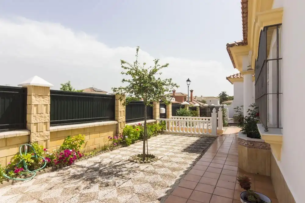 Terrassa de Casa o xalet en venda en El Puerto de Santa María amb Jardí privat i Traster
