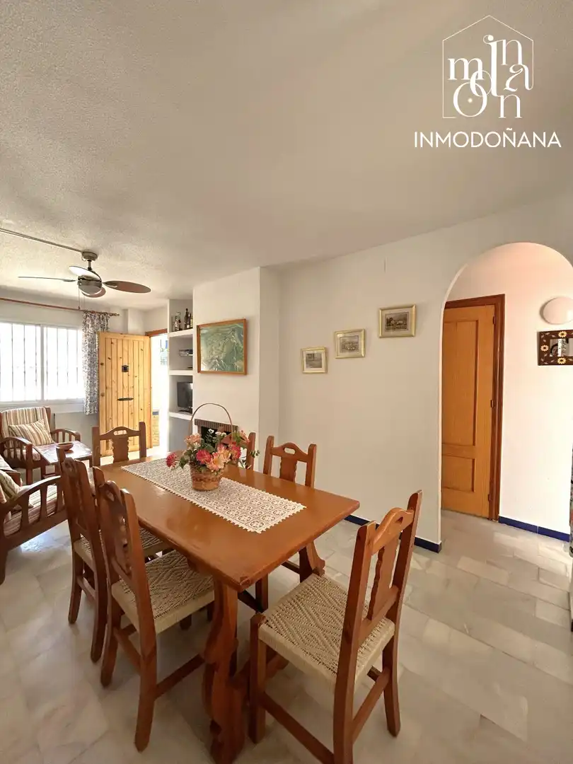 Comedor de Casa adosada en venta en Almonte con Terraza, Piscina y Amueblado