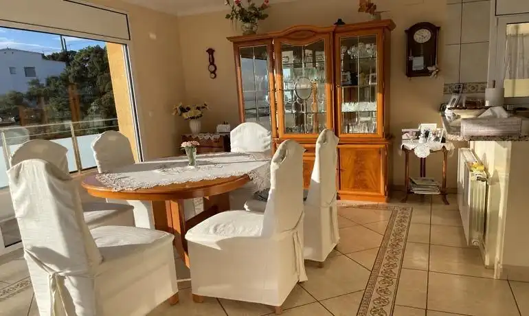 Menjador de Casa o xalet en venda en Roses amb Jardí privat, Terrassa i Balcó