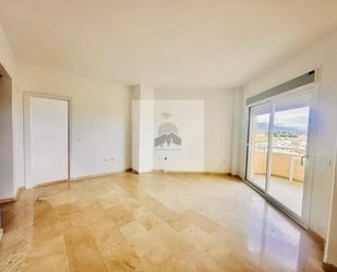 Sala d'estar de Pis de lloguer en Estepona amb Aire condicionat i Terrassa
