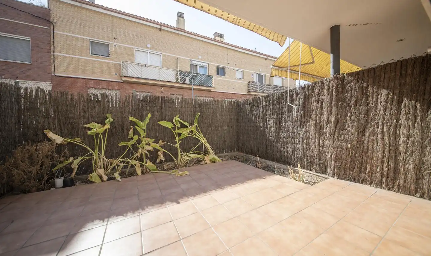 Garten von Einfamilien-Reihenhaus zum Verkauf in Rubí mit Heizung und Möbliert