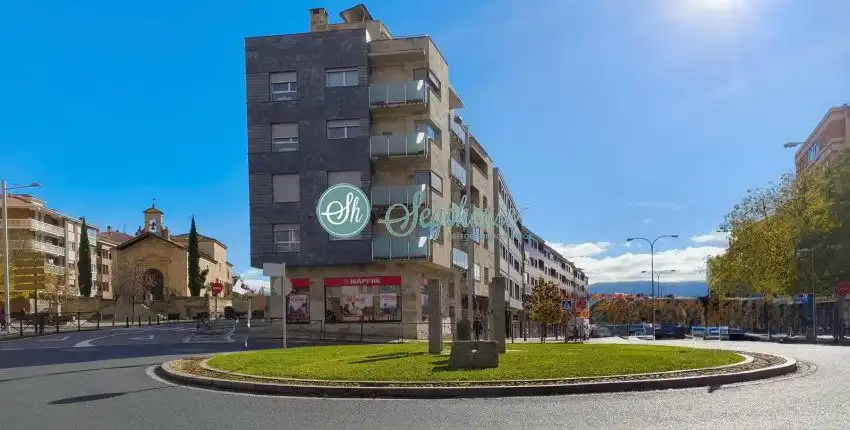 Vista exterior de Piso en venta en Segovia con Calefacción, Terraza y Amueblado