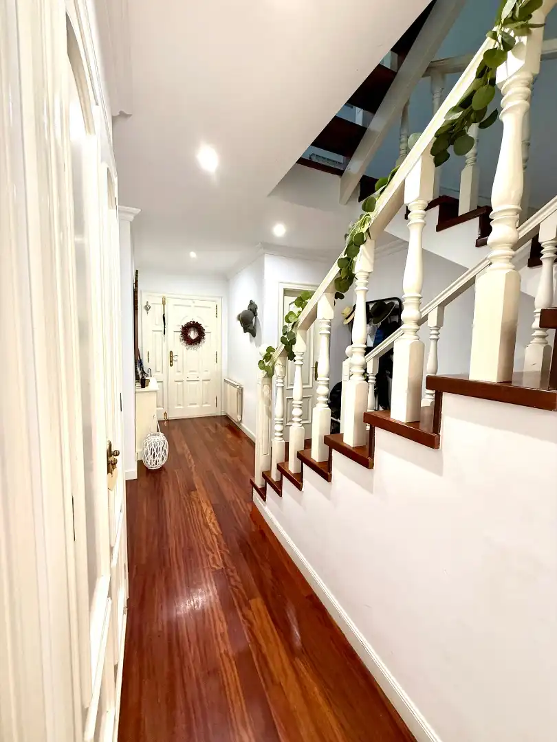 Casa adosada en venda en Vigo  amb Calefacció, Jardí privat i Parquet