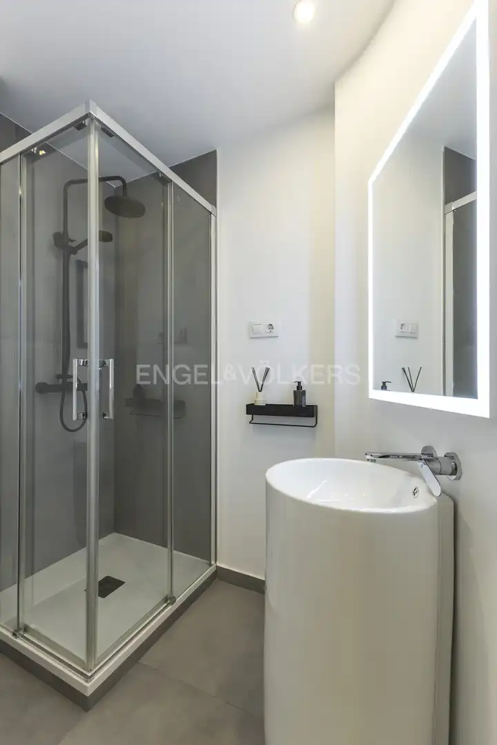 Bathroom of Flat for rent in Madrid  with Air Conditioner, Heating and Furnished