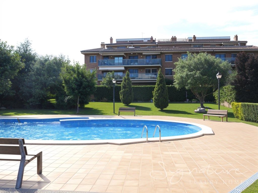 Piscina de Planta baixa en venda en Sant Cugat del Vallès amb Aire condicionat, Calefacció i Jardí privat