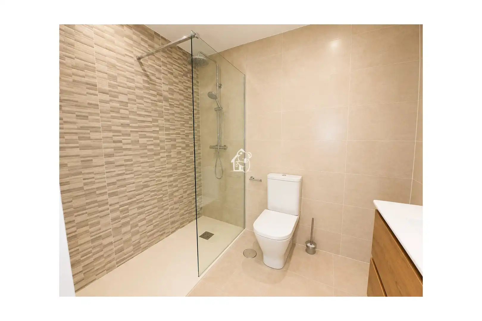 Bany de Apartament de lloguer en San Pedro del Pinatar amb Aire condicionat, Jardí privat i Terrassa