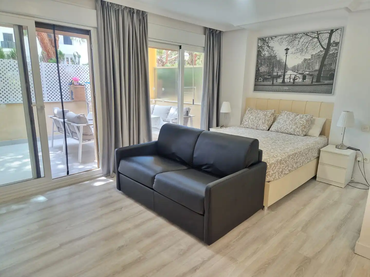 Bedroom of Ground floor for sale in Marbella  with Air Conditioner, Terrace and Swimming Pool
