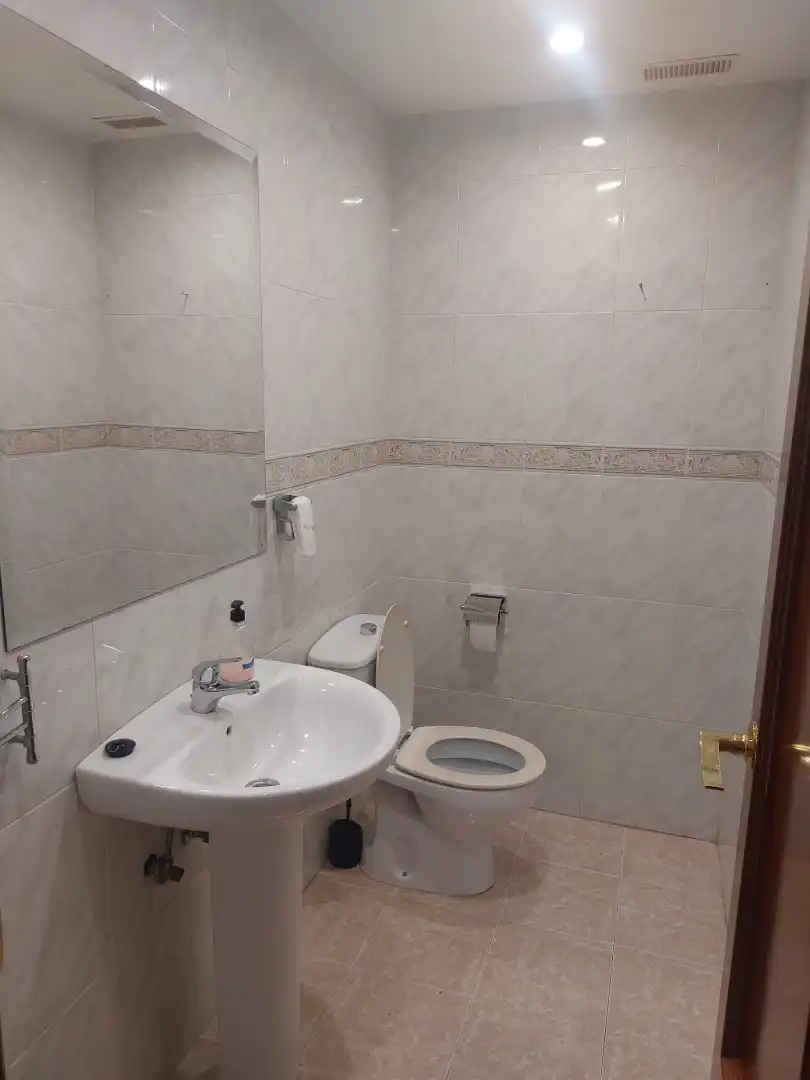 Baño de Casa adosada de alquiler en Benalmádena con Aire acondicionado, Terraza y Amueblado