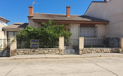 Vista exterior de Casa o xalet en venda en Samboal amb Calefacció, Jardí privat i Traster