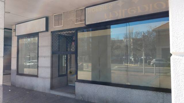 Local comercial en Alquiler en Avenida de la Virgen de Loreto en Veredillas