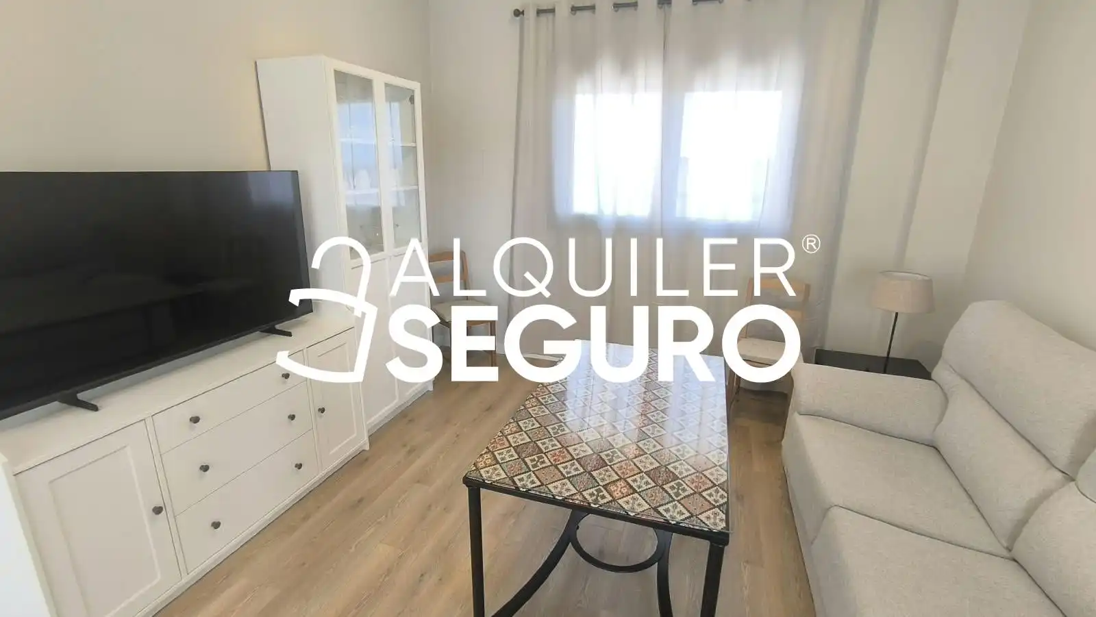 Habitación de Piso de alquiler en Sevilla con Aire acondicionado, Trastero y Piscina