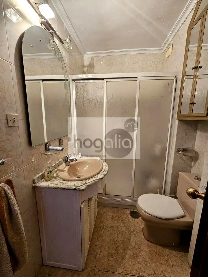 Baño de Piso de alquiler en Sevilla con Aire acondicionado y Amueblado