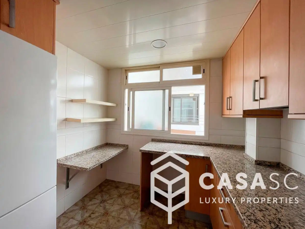 Cocina de Piso en venta en Cerdanyola del Vallès con Calefacción y Balcón