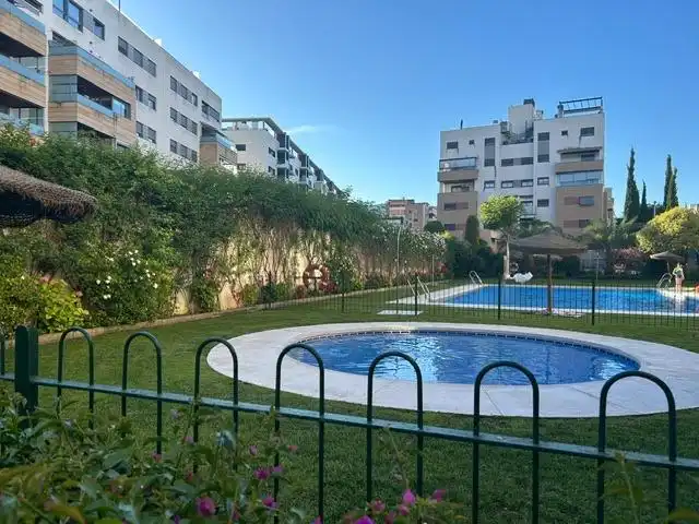 Piscina de Pis en venda en Córdoba amb Aire condicionat, Terrassa i Traster