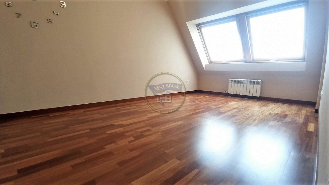 Dormitori de Àtic de lloguer en Vigo  amb Calefacció, Parquet i Traster
