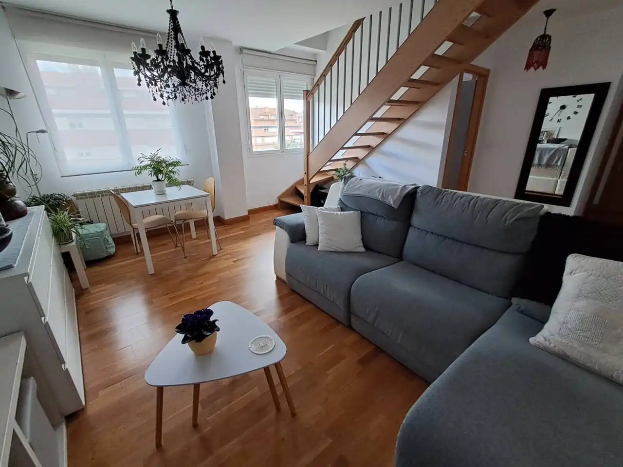 Sala de estar de Dúplex en venta en Villamediana de Iregua con Calefacción, Terraza y Trastero