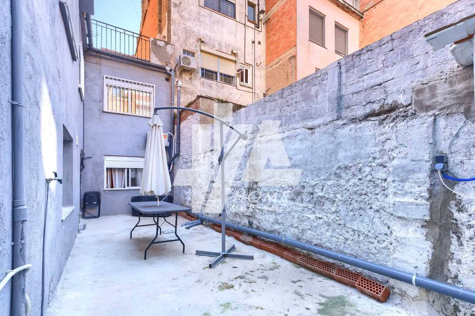 Terrassa de Casa o xalet en venda en Sant Adrià de Besòs amb Aire condicionat, Calefacció i Jardí privat