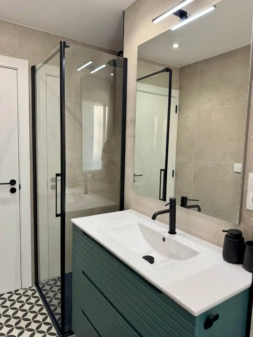 Baño de Piso de alquiler en Santiago de Compostela  con Amueblado