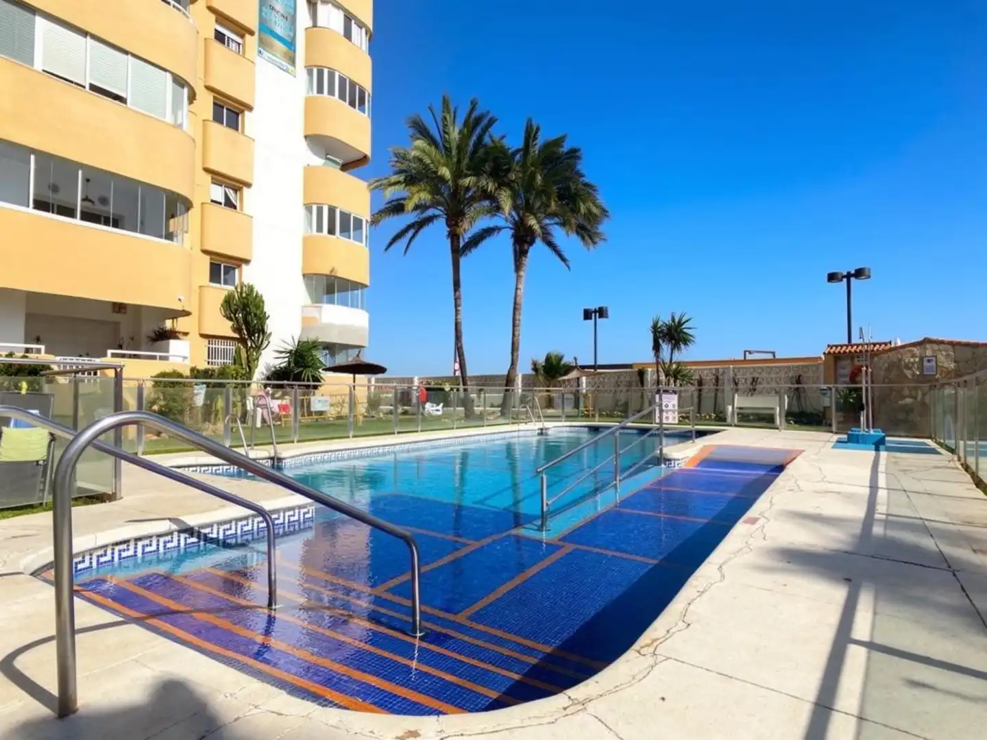 Piscina de Planta baixa en venda en Fuengirola amb Aire condicionat, Calefacció i Moblat