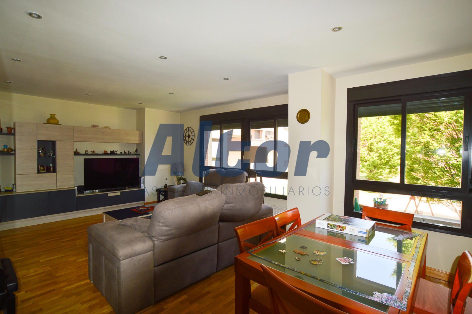 Living room of Flat for sale in  Madrid Capital  with Air Conditioner, Heating and Private garden
