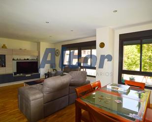 Sala d'estar de Pis en venda en  Madrid Capital amb Aire condicionat, Calefacció i Jardí privat