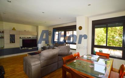 Living room of Flat for sale in  Madrid Capital  with Air Conditioner, Heating and Private garden