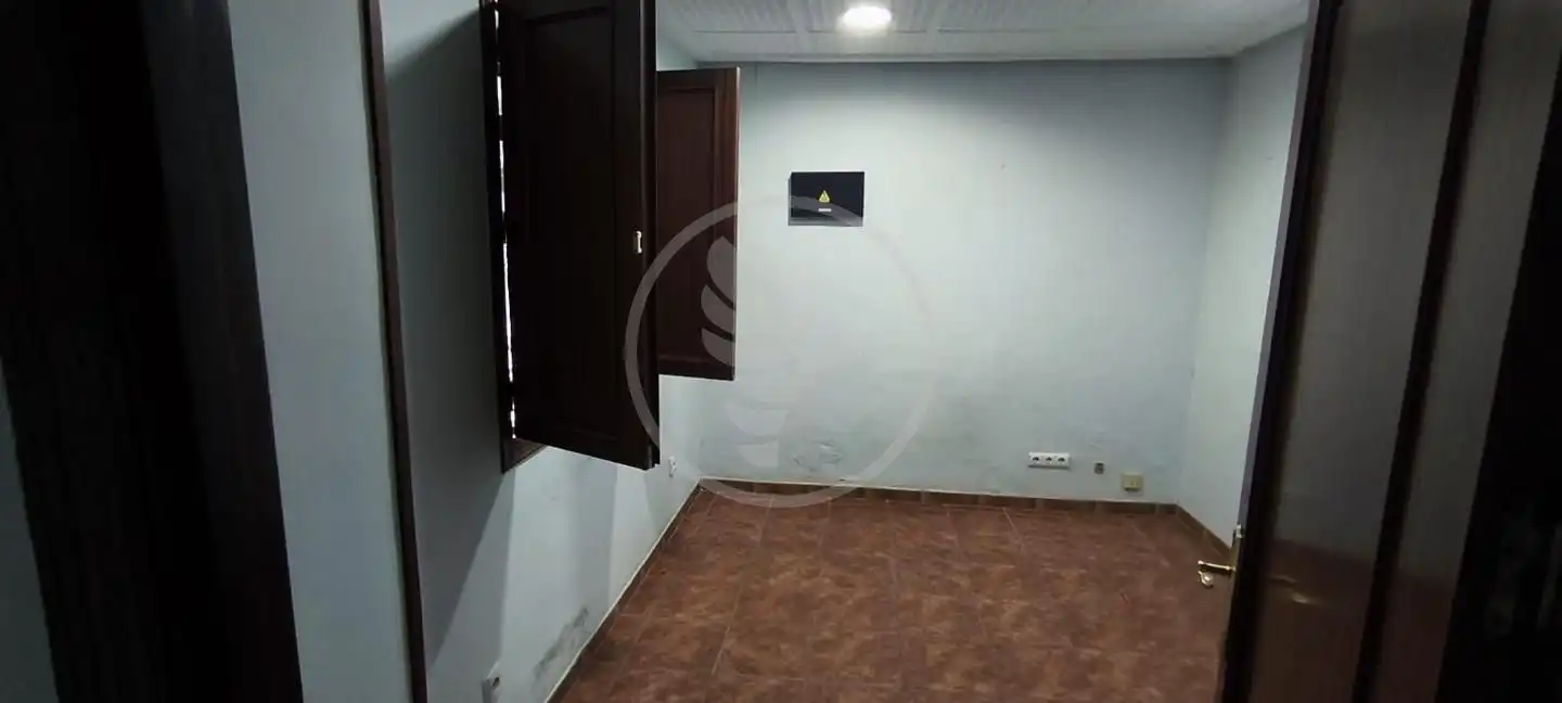 Geschaftsraum zur Miete in Linares