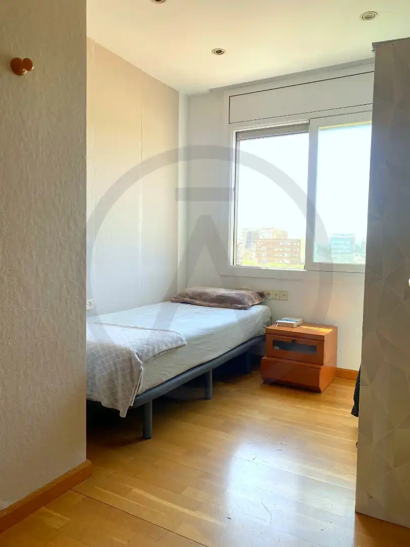 Habitación de Ático en venta en Terrassa con Calefacción, Terraza y Trastero