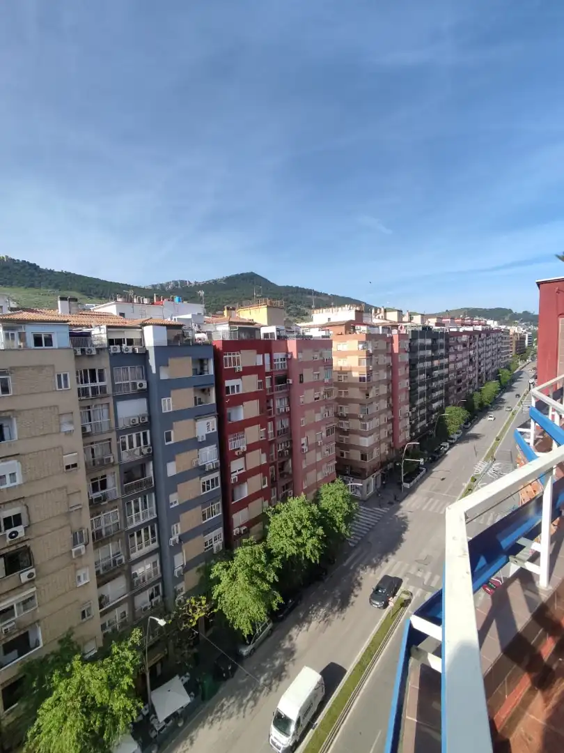 Vista exterior de Ático en venta en Jaén con Terraza y Balcón