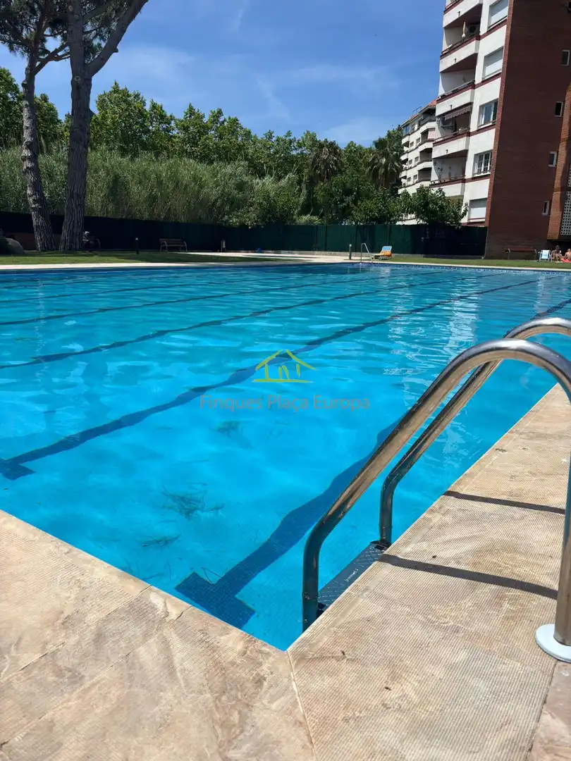 Piscina de Apartamento en venta en Castell d'Aro, Platja d'Aro i s'Agaró con Aire acondicionado, Calefacción y Terraza