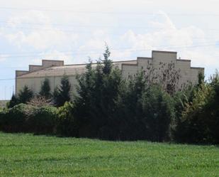 Vista exterior de Nau industrial en venda en Hospital de Órbigo