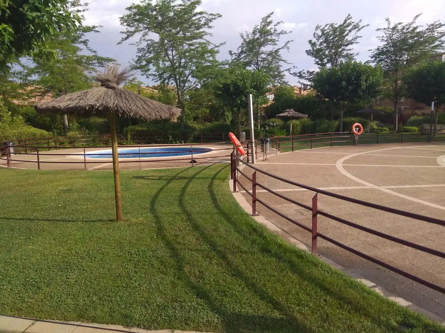 Piscina de Casa o chalet en venta en Zaragoza con Aire acondicionado, Jardín privado y Parquet