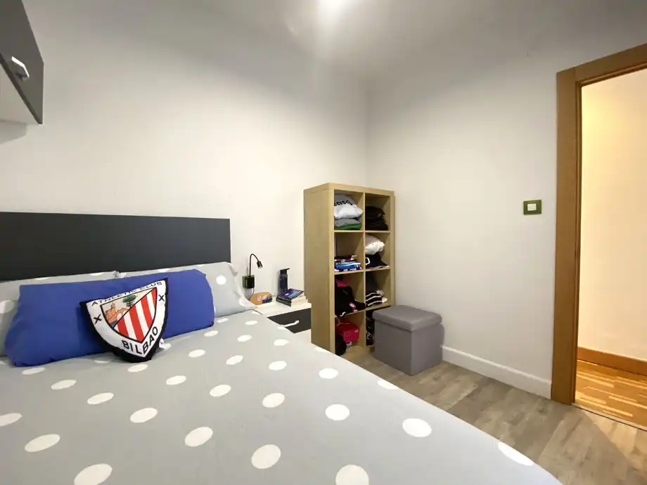 Schlafzimmer von Wohnung zum Verkauf in Vitoria - Gasteiz mit Heizung, Parkett und Abstellraum