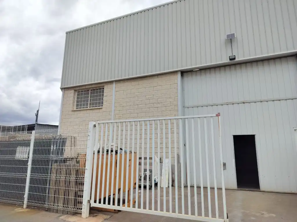 Vista exterior de Nave industrial en venta en Estivella