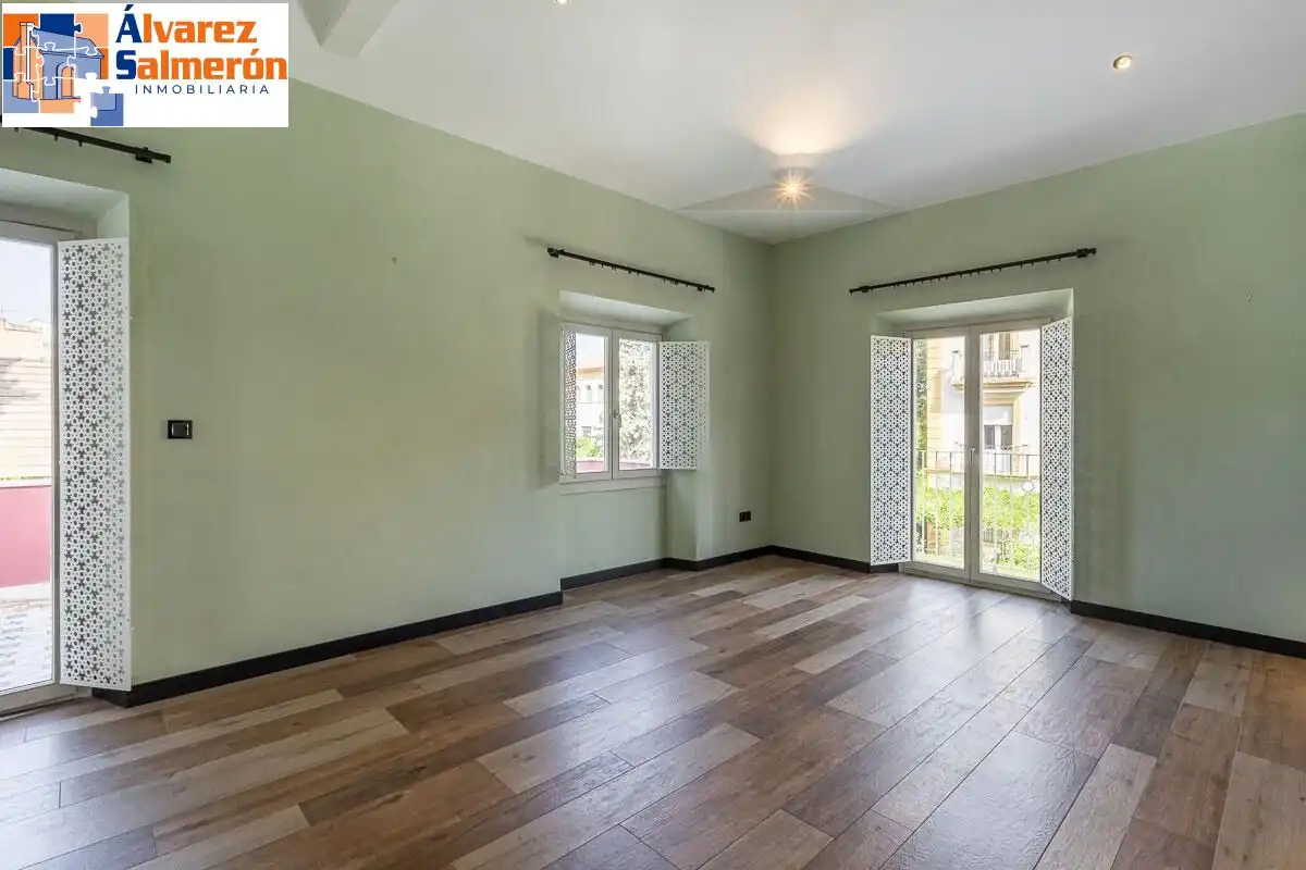 Dormitori de Casa o xalet en venda en Granada amb Aire condicionat, Jardí privat i Terrassa