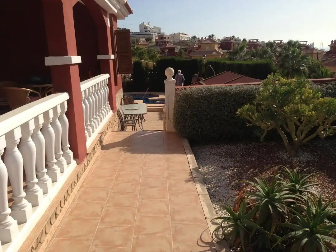 Chalet con piscina en alquiler en Balcón de Finestrat - Terra Marina, imagen 6