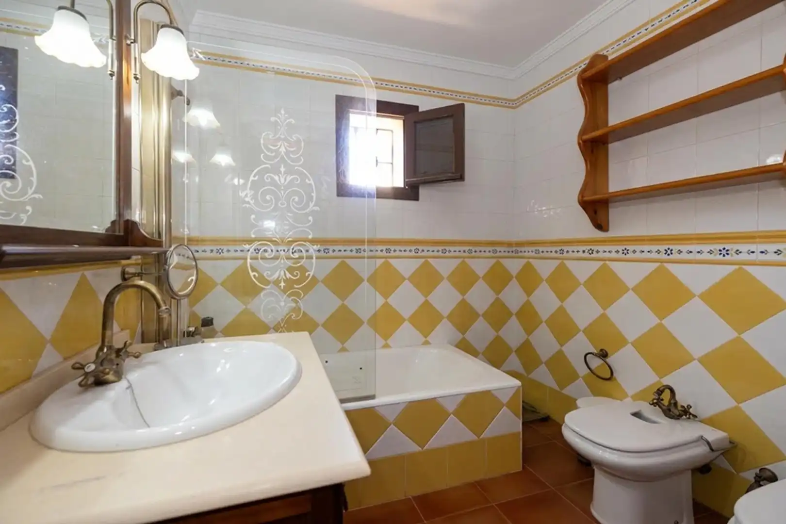 Bany de Casa o xalet en venda en Alhaurín de la Torre amb Jardí privat, Terrassa i Piscina