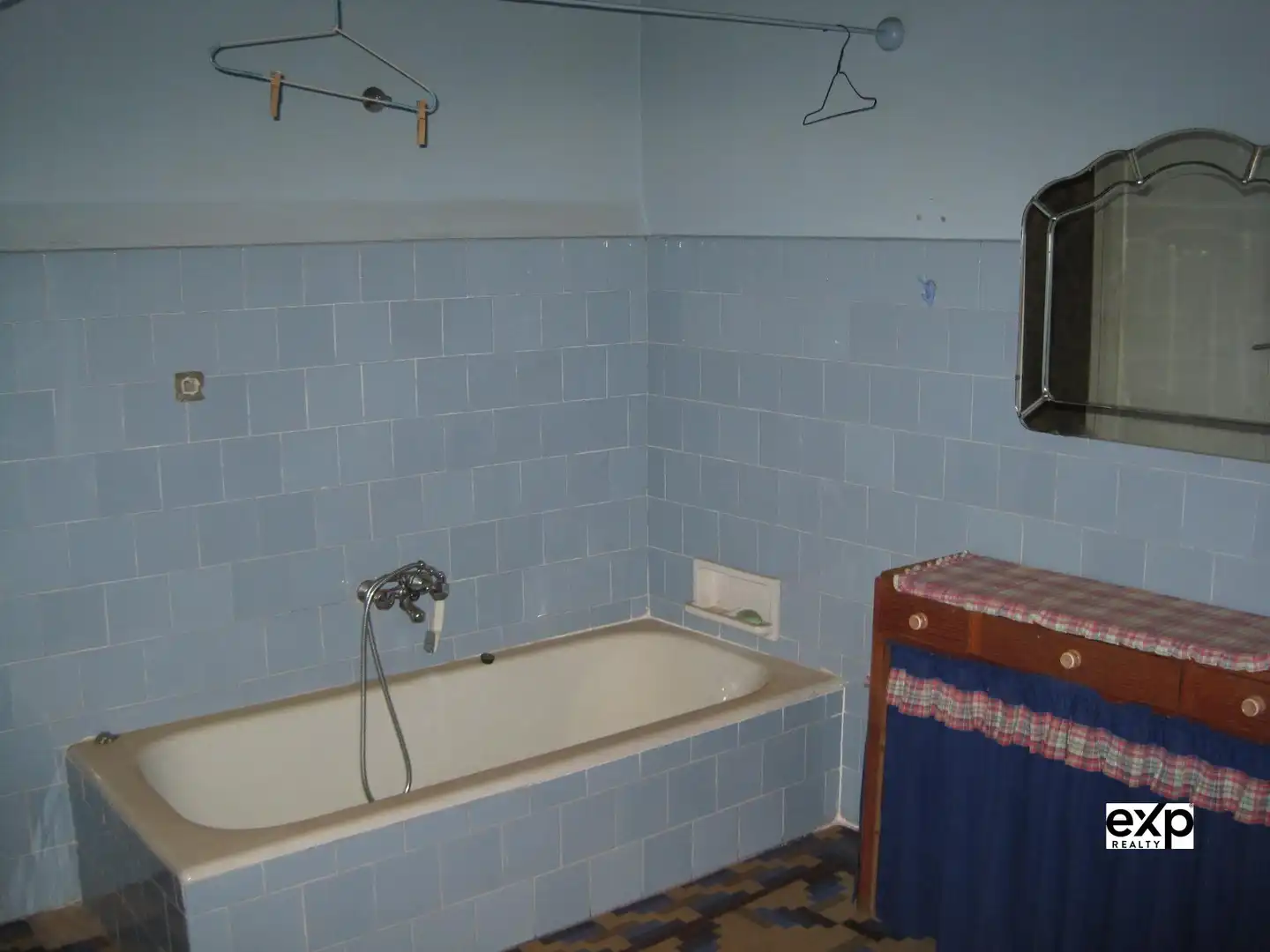 Bathroom of Houses for sale in O Valadouro    with Parquet flooring