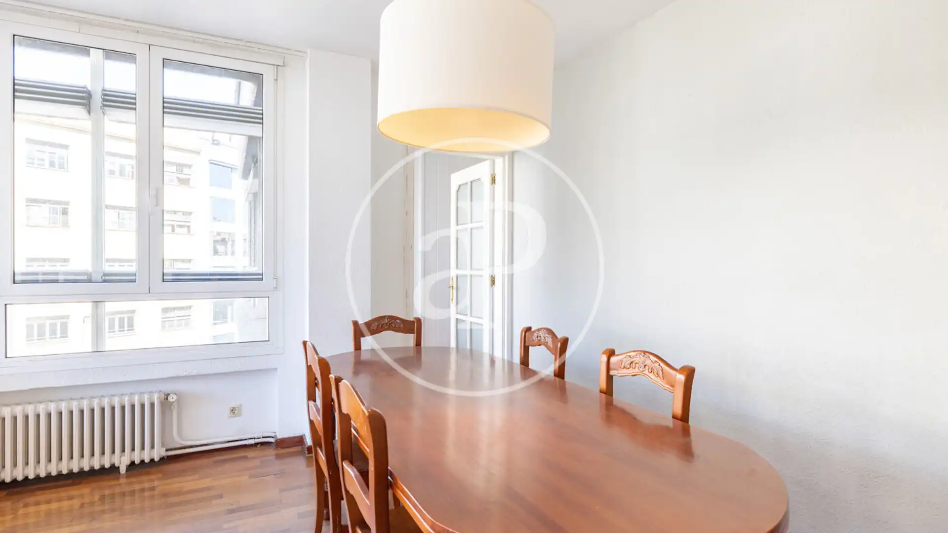 Comedor de Piso en venta en  Barcelona Capital con Calefacción y Jardín privado