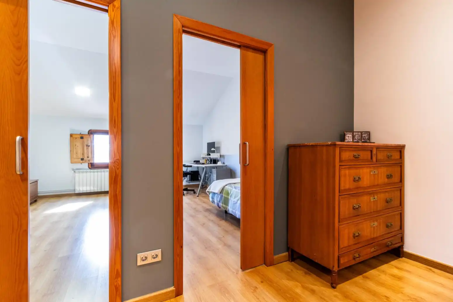 Habitación de Casa adosada en venta en Terrassa con Calefacción, Parquet y Terraza