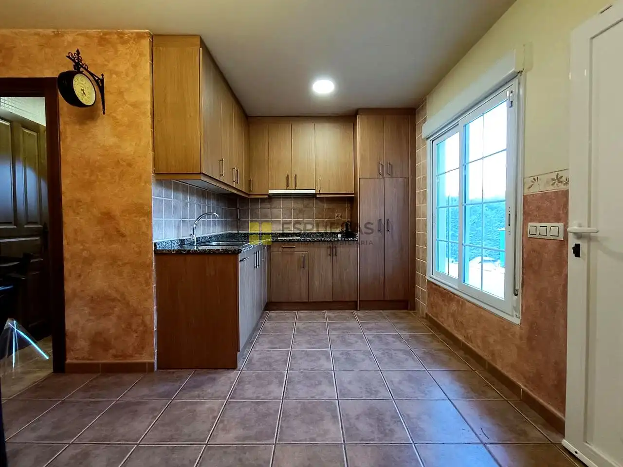 Cocina de Finca rústica en venta en Autol con Jardín privado, Piscina y Amueblado