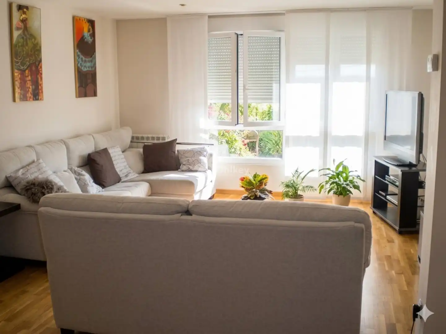 Sala de estar de Casa o chalet en venta en Onzonilla con Calefacción, Parquet y Piscina
