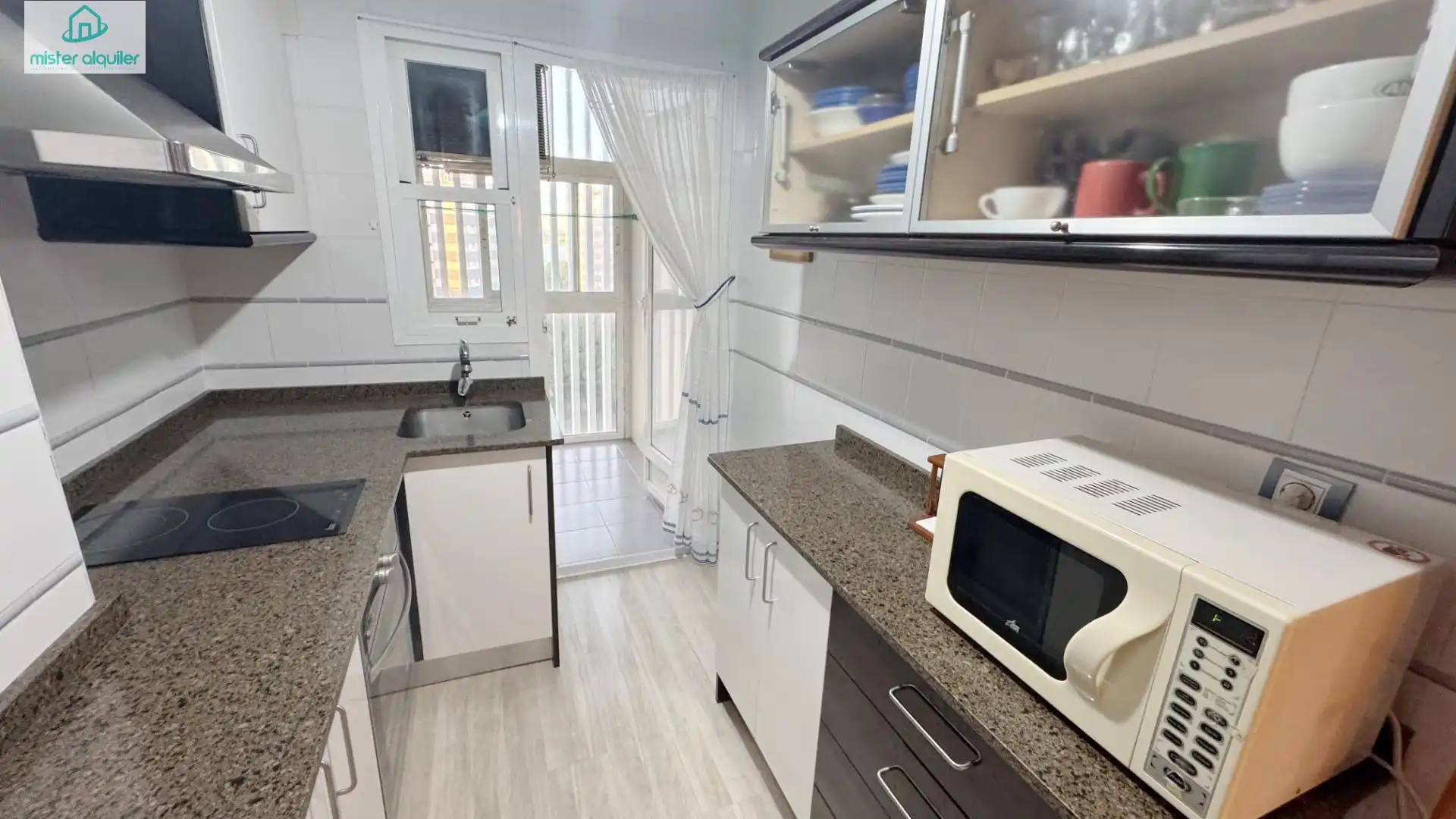 Cuina de Apartament en venda en El Campello amb Aire condicionat, Calefacció i Jardí privat