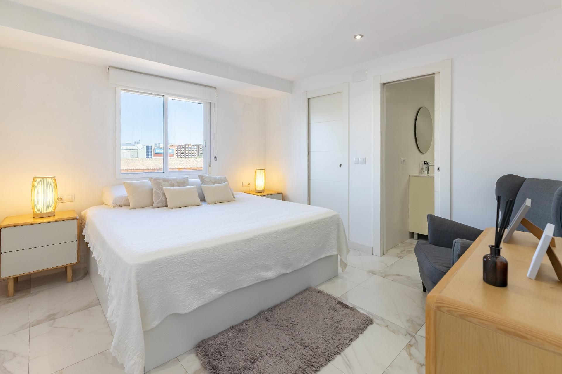 Bedroom of Flat for sale in  Valencia Capital  with Air Conditioner, Terrace and Balcony