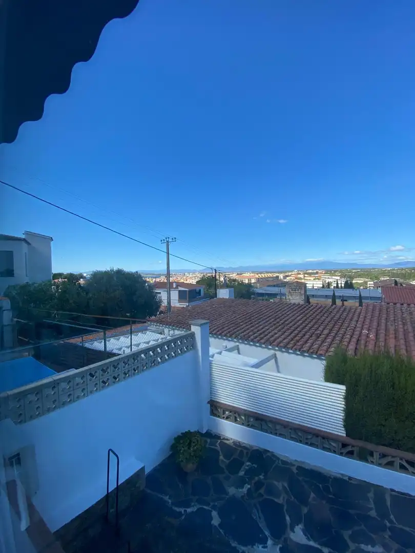 Vista exterior de Casa o xalet en venda en Roses amb Aire condicionat, Calefacció i Jardí privat