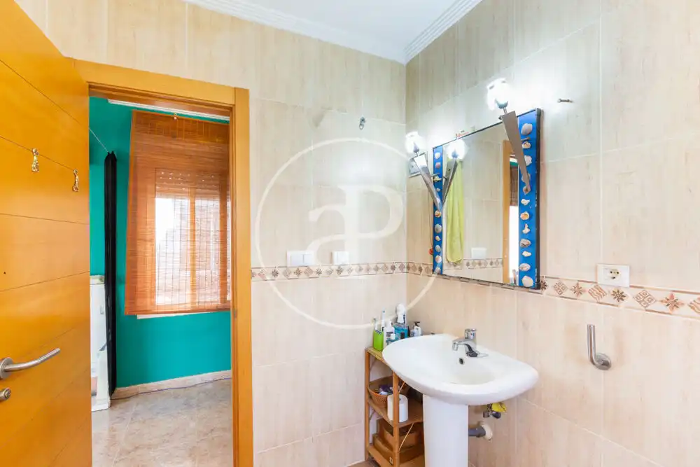 Bathroom of Houses for sale in Olocau  with Air Conditioner, Heating and Private garden