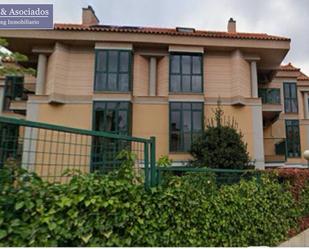 Exterior view of Duplex for sale in San Lorenzo de El Escorial  with Private garden, Terrace and Balcony