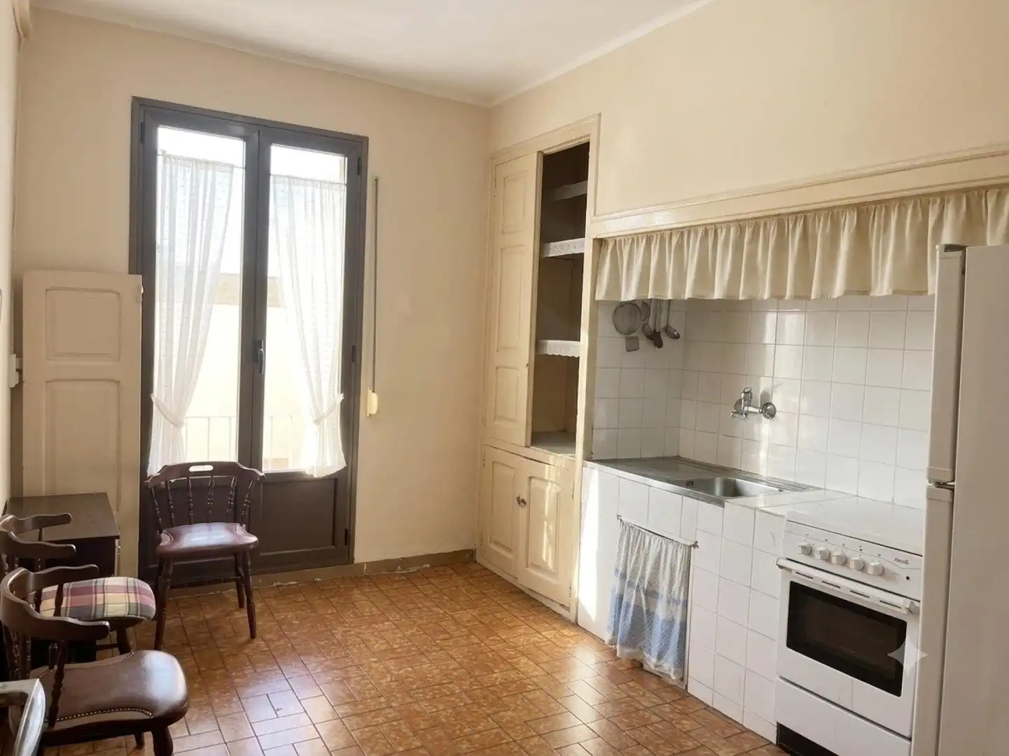 Cuina de Casa adosada en venda en Andorra (Teruel) amb Aire condicionat, Terrassa i Balcó